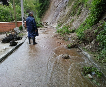 Naselje Gornji Mosnik u Tuzli bez oborinske kanalizacije (poplave i klizišta u maju 2014) (foto Suljić N.)